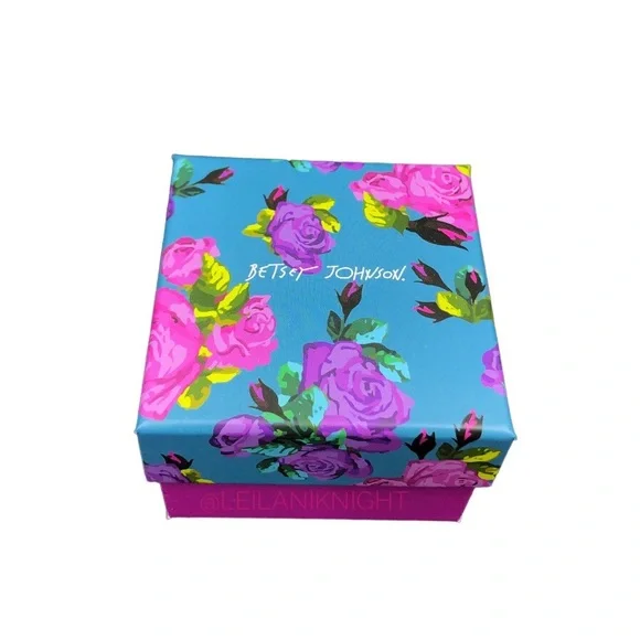 Betsey Johnson Gold Tone Crystal Heart Huggie Hoop Earrings - Picture 10 of 11